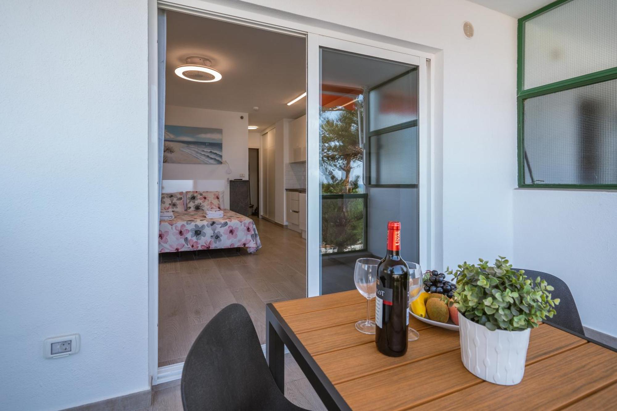 Go2Tenerife Apart'Dida Pool & First Line Of The Sea Los Cristianos  Εξωτερικό φωτογραφία